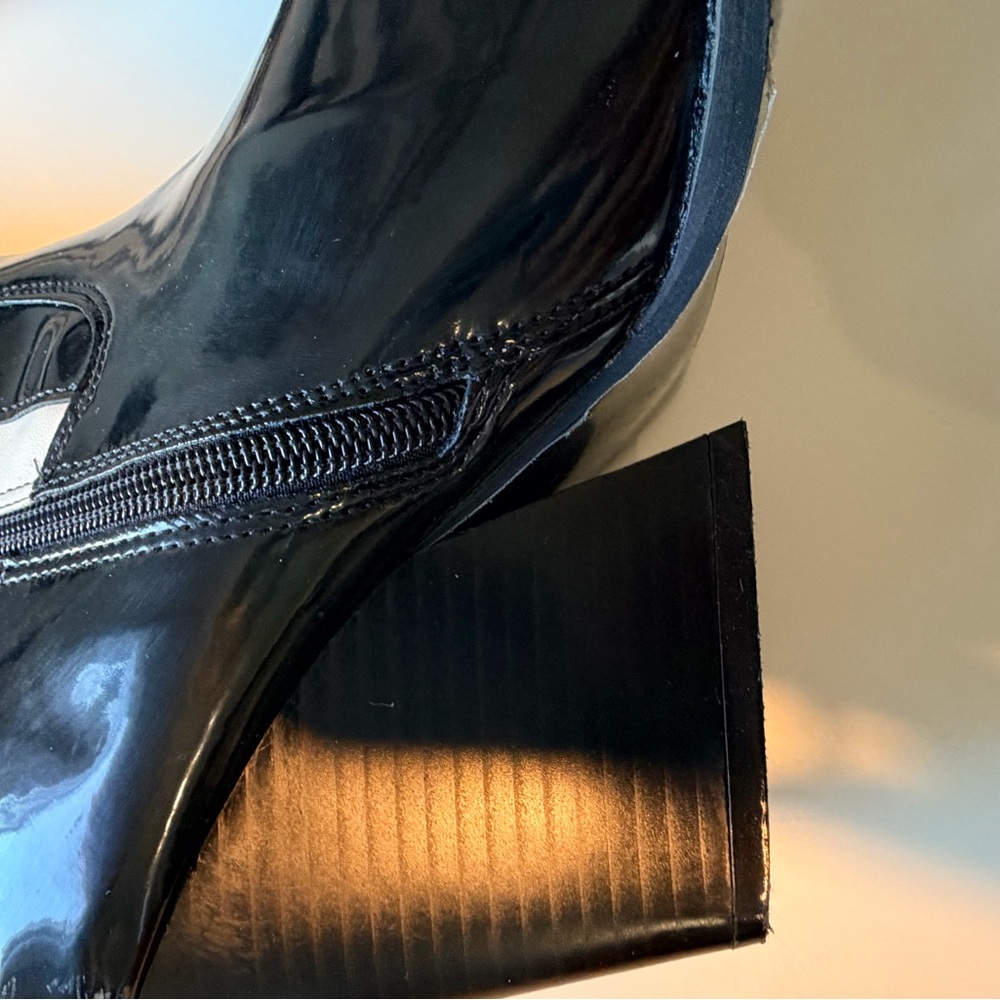 Stylish Black and White Flame Boots - Picture 7 of 12
